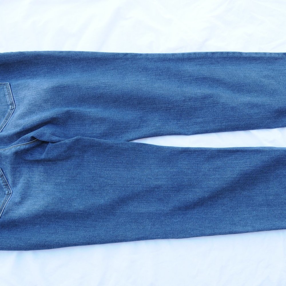 EUC So Lifting Chico's Jeans - Picture 4 of 6